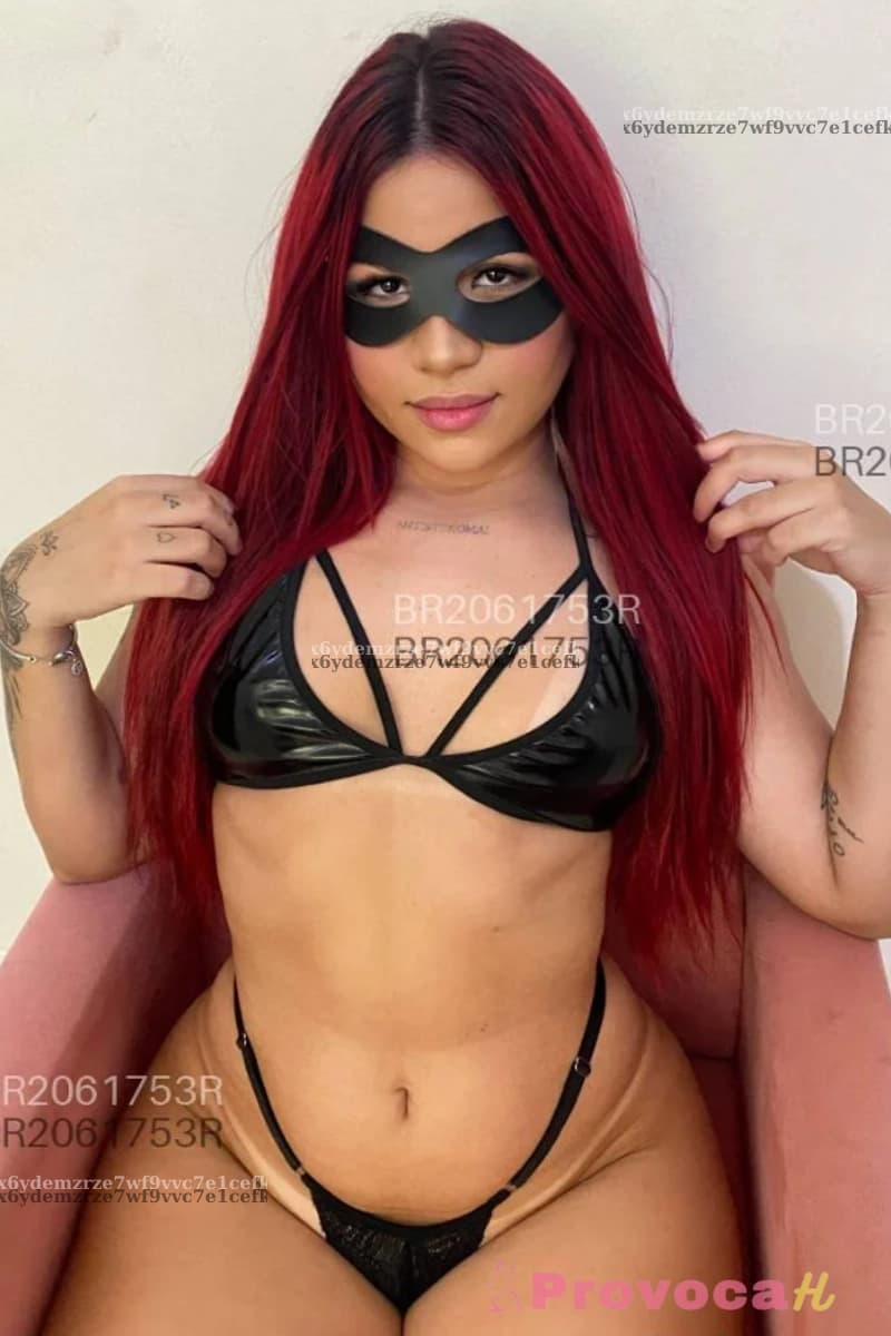 Foto de capa da beldade sensual Mallu Dias