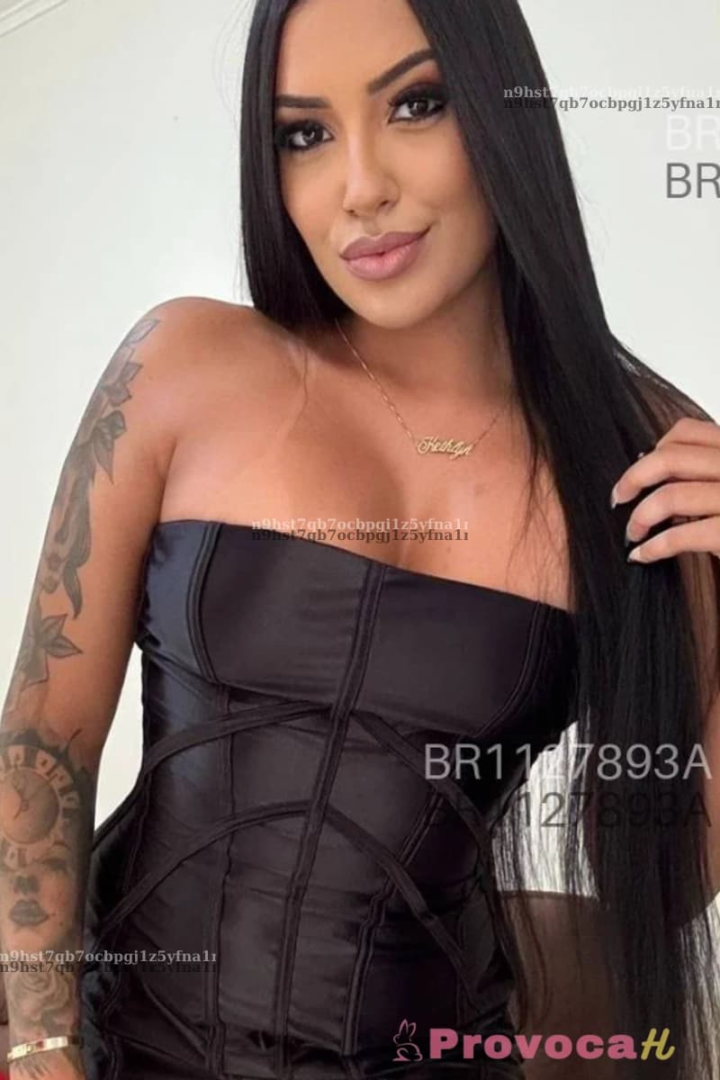 Foto de capa da beldade sensual Carol Dias