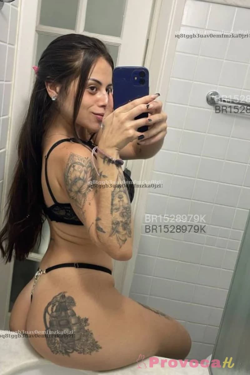 Foto de capa da beldade sensual Cristal
