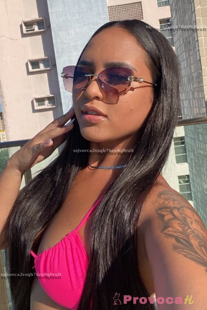Foto de capa da beldade sensual Leticia Santos