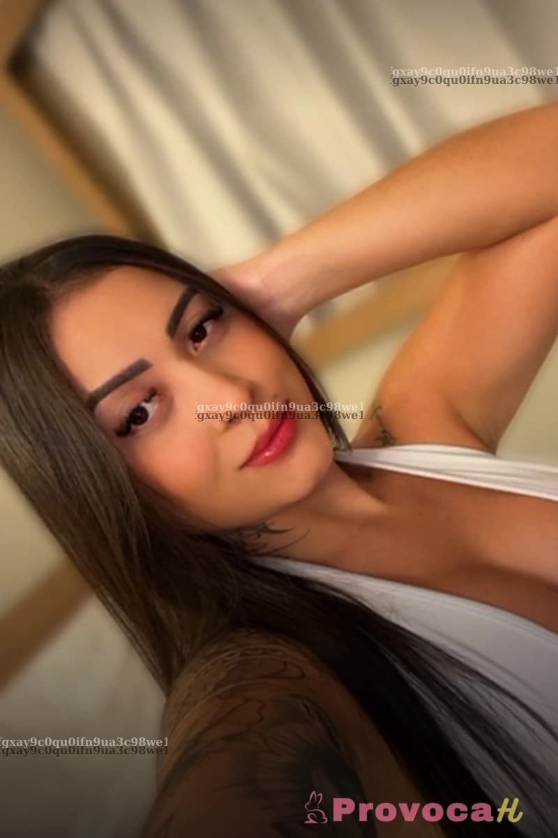 Foto de capa da beldade sensual Izabella Mendes
