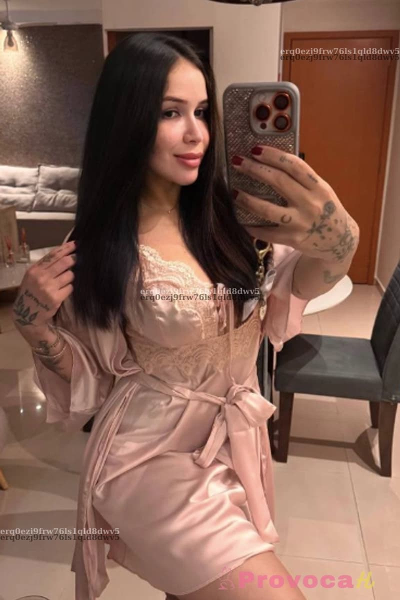 Foto de capa da beldade sensual Manu Goiana