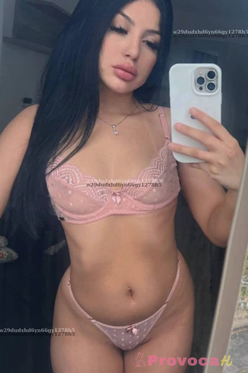 Foto de capa da beldade sensual Camilly