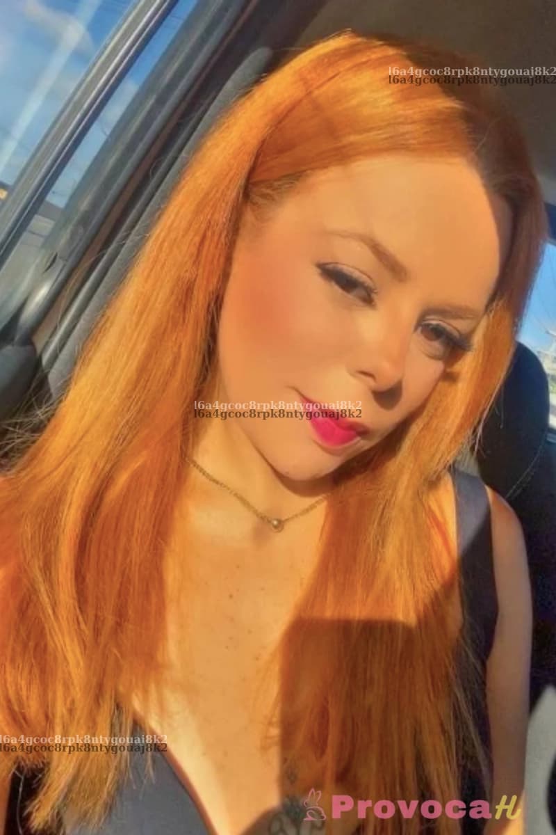 Foto de capa da beldade sensual Aline