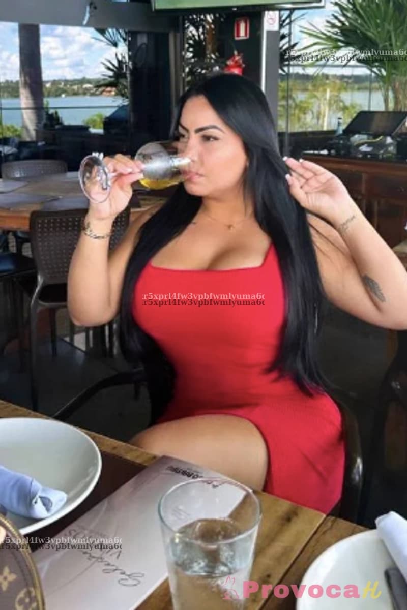 Foto de capa da beldade sensual Lorena Feraz