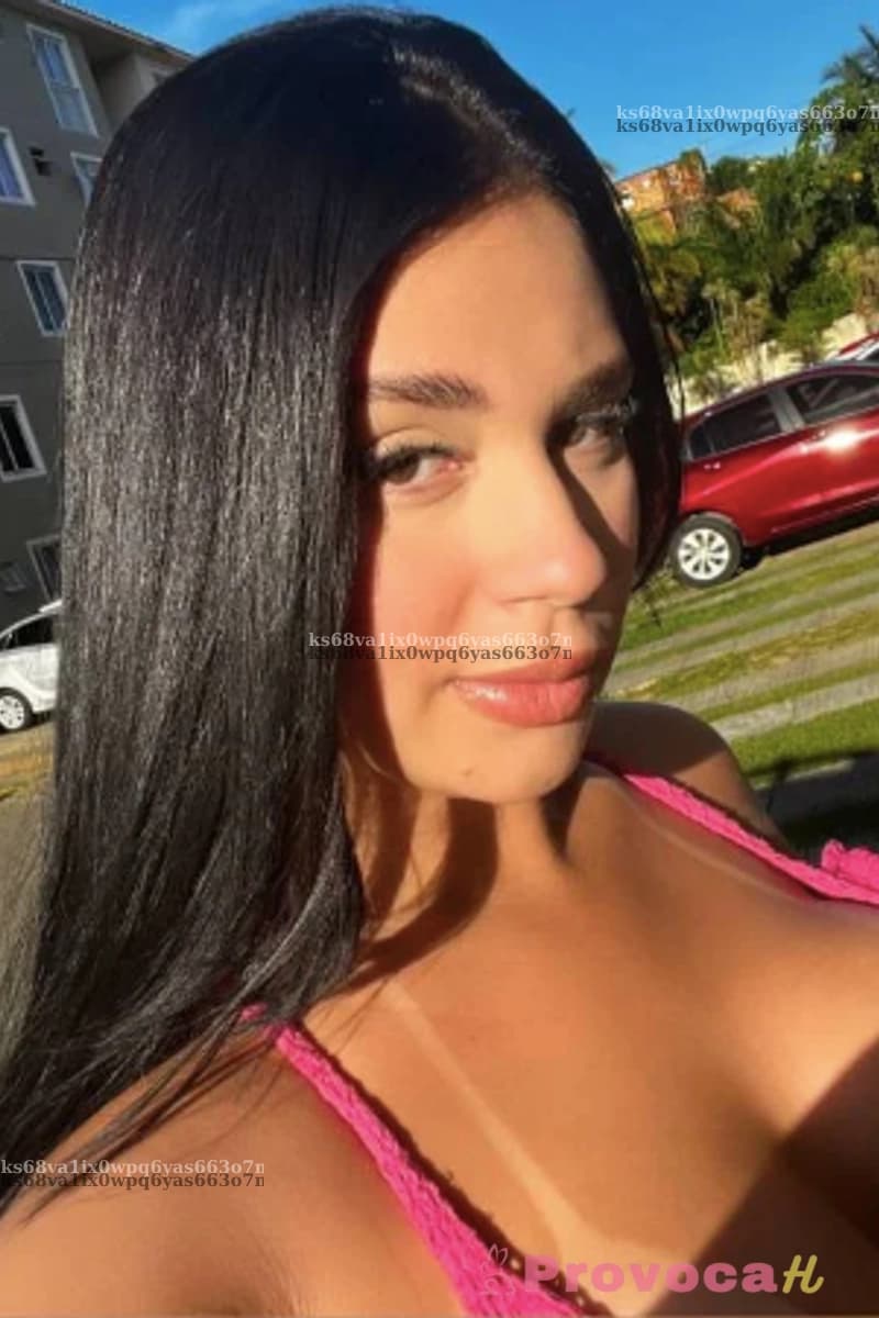 Foto de capa da beldade sensual Alicee